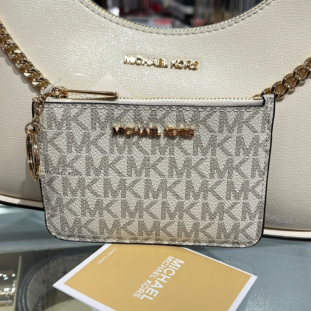 MICHAEL KORS JET SET TRAVEL SMALL TOP ZIP COINPOUCH WITH ID CARD VANILLA
NWT - Picture 1 of 16
